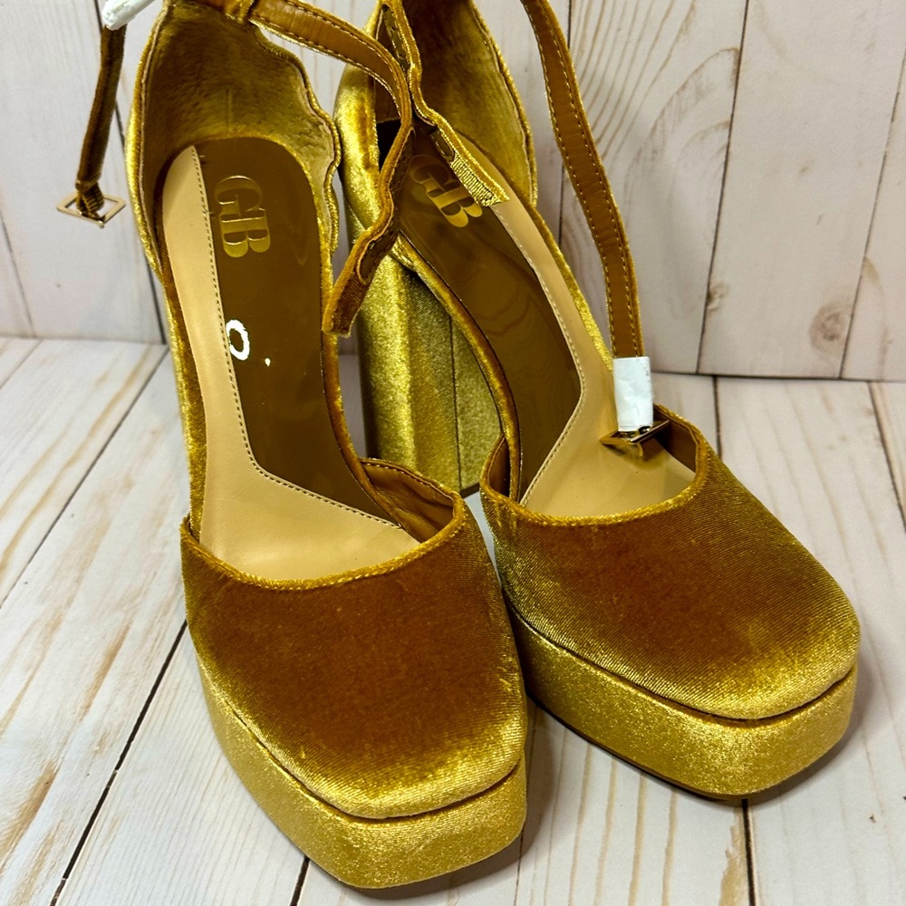 Gianni Bini Runway Gold Mustard Yellow Velvet Ankle Strap Platform Pump Heels